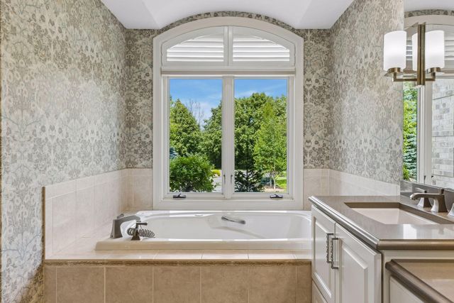 17902 Bearpath Trail, Eden Prairie, MN 55347