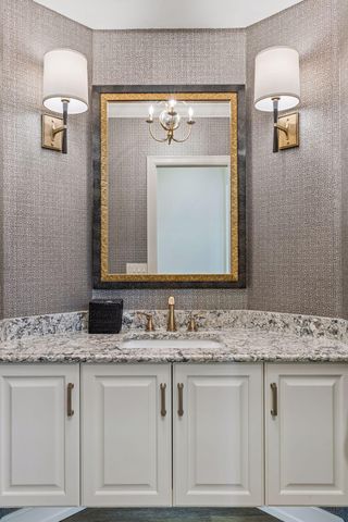 17902 Bearpath Trail, Eden Prairie, MN 55347