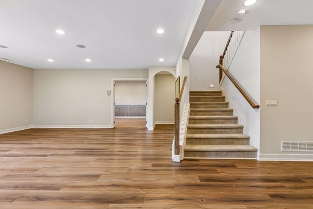 17902 Bearpath Trail, Eden Prairie, MN 55347