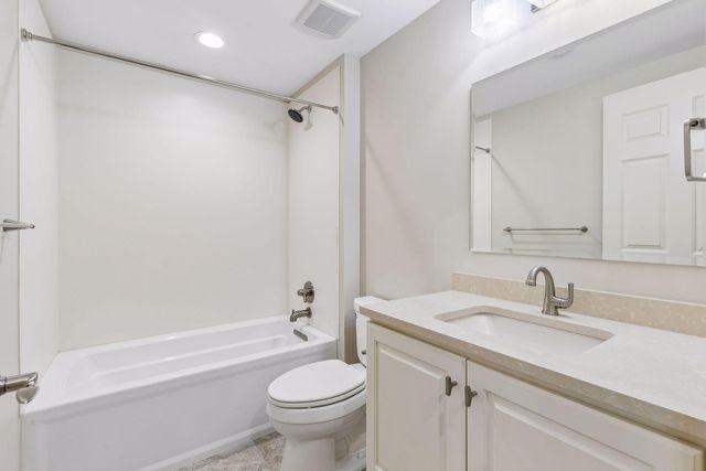 17902 Bearpath Trail, Eden Prairie, MN 55347