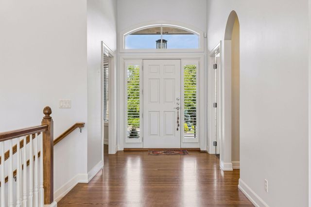 17902 Bearpath Trail, Eden Prairie, MN 55347