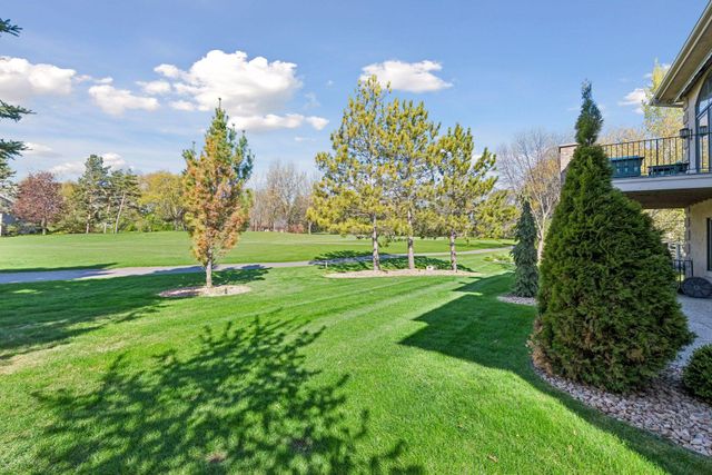 17902 Bearpath Trail, Eden Prairie, MN 55347