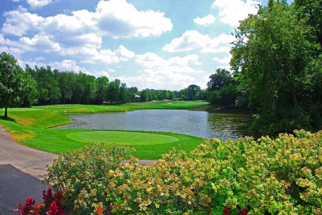 17902 Bearpath Trail, Eden Prairie, MN 55347