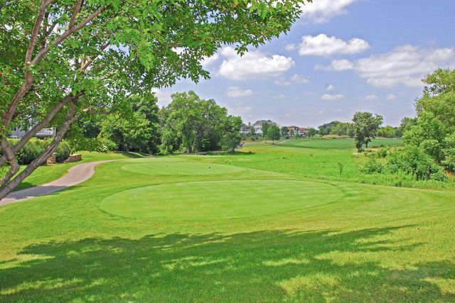 17902 Bearpath Trail, Eden Prairie, MN 55347