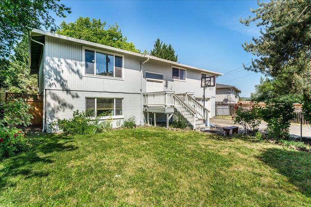 4093 Old Upton Road, Central Point, OR 97502