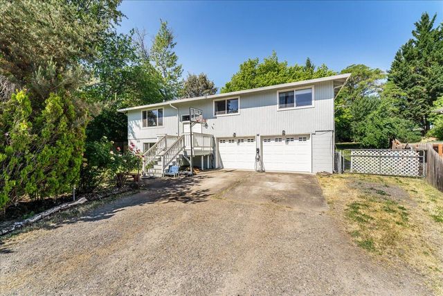 4093 Old Upton Road, Central Point, OR 97502