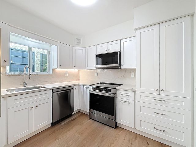 323 Velarde Ave, Coral Gables, FL 33134