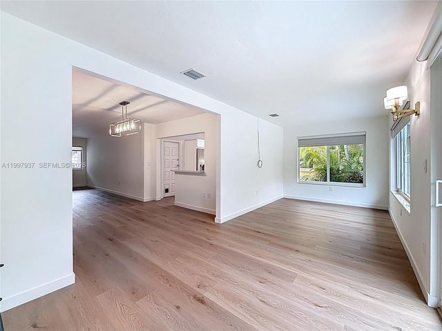 323 Velarde Ave, Coral Gables, FL 33134