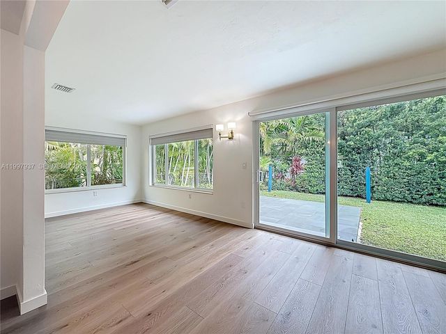 323 Velarde Ave, Coral Gables, FL 33134