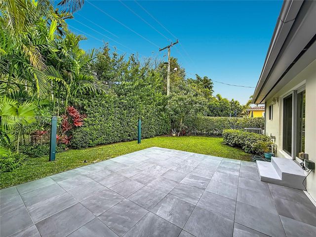 323 Velarde Ave, Coral Gables, FL 33134