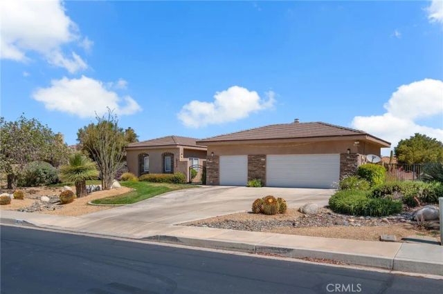 19274 Kanbridge Street, Apple Valley, CA 92308