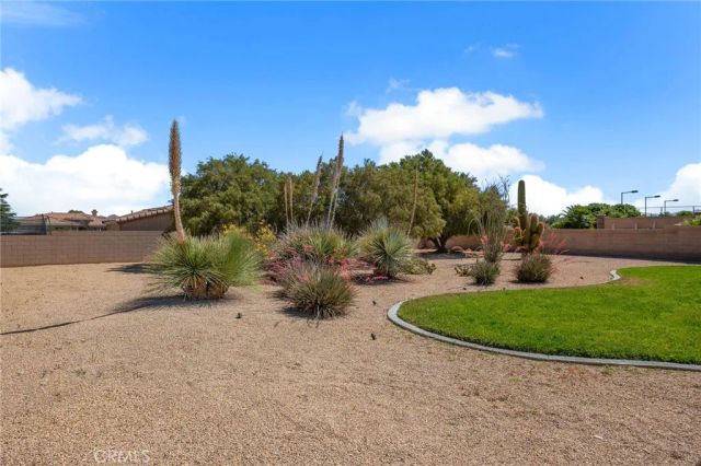 19274 Kanbridge Street, Apple Valley, CA 92308