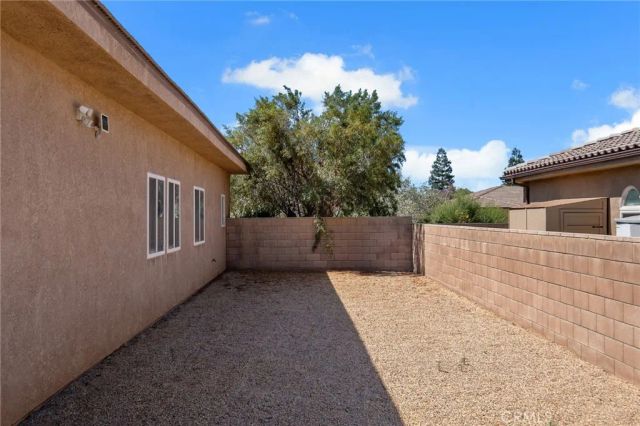 19274 Kanbridge Street, Apple Valley, CA 92308