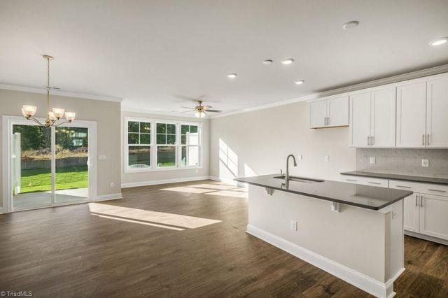 1694 hallview Court, Kernersville, NC 27284