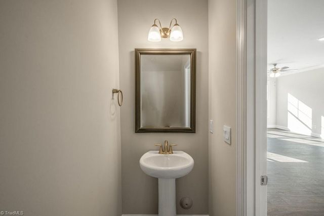 1694 hallview Court, Kernersville, NC 27284