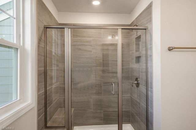 1694 hallview Court, Kernersville, NC 27284