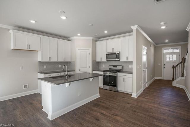 1694 hallview Court, Kernersville, NC 27284