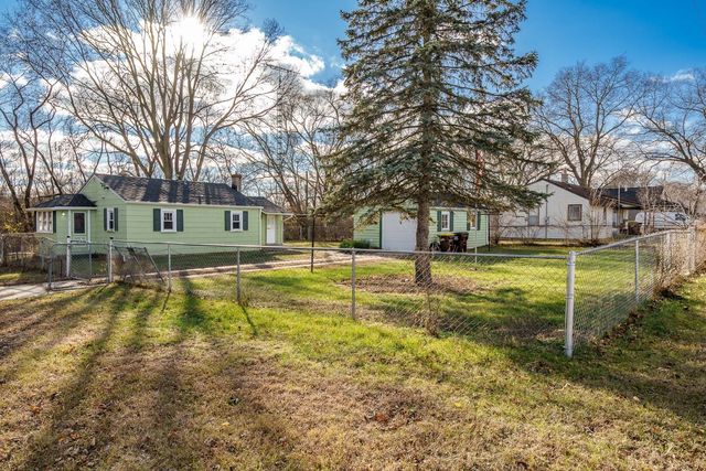 827 Sawyer Road, Rockford, IL 61109