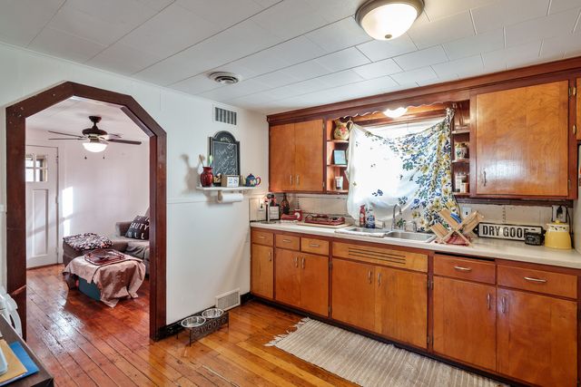 827 Sawyer Road, Rockford, IL 61109