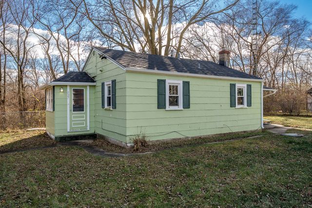 827 Sawyer Road, Rockford, IL 61109