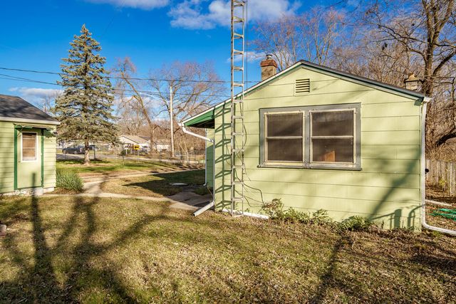 827 Sawyer Road, Rockford, IL 61109