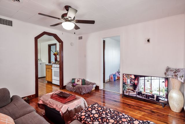 827 Sawyer Road, Rockford, IL 61109