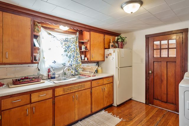 827 Sawyer Road, Rockford, IL 61109