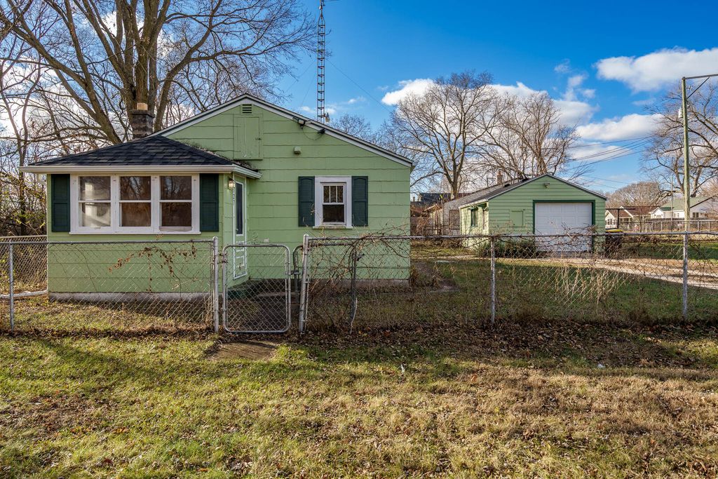 827 Sawyer Road, Rockford, IL 61109