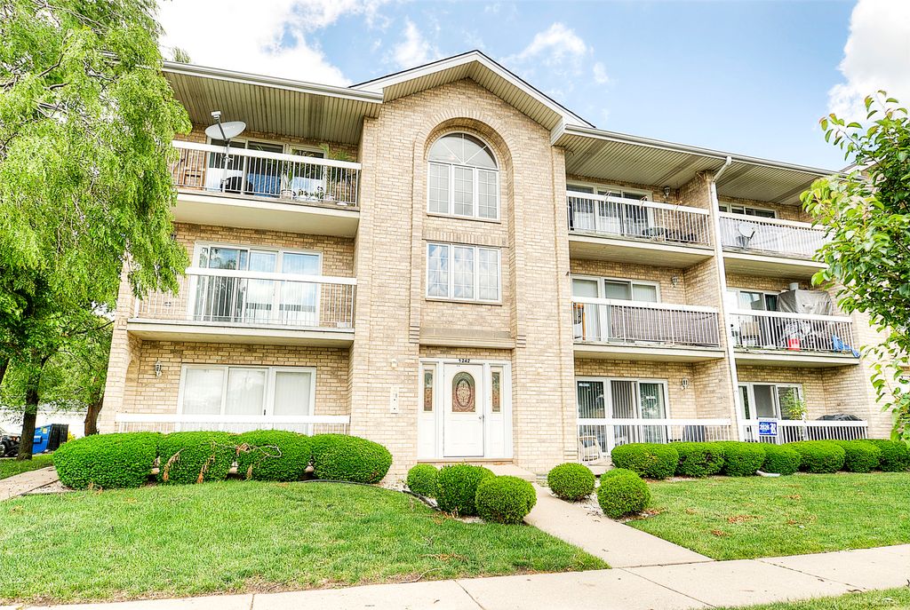 5242 W 79th Street 2D, Burbank, IL 60459