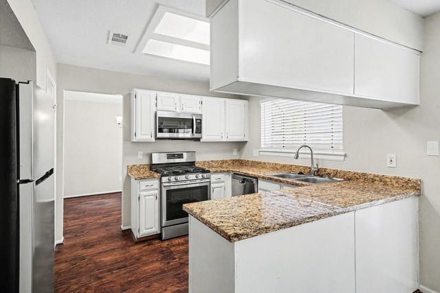 134 E Pathfinders Circle, The Woodlands, TX 77381