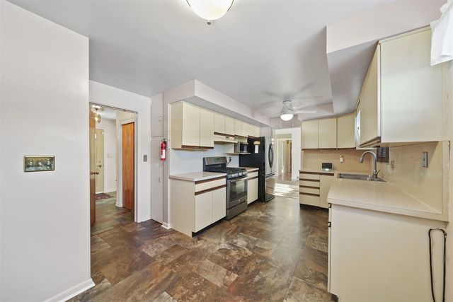 912 Halstead Boulevard, Jackson, MI 49203