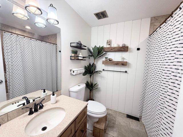 1740 N Kessler, Wichita, KS 67203