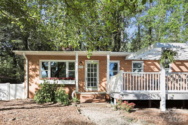 121 Wells Street, Hendersonville, NC 28739
