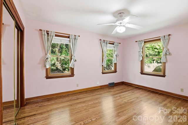 121 Wells Street, Hendersonville, NC 28739