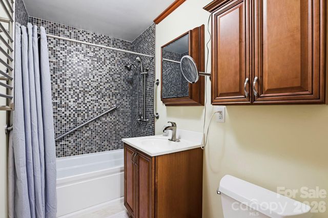 121 Wells Street, Hendersonville, NC 28739