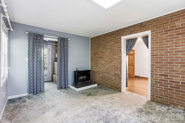 121 Wells Street, Hendersonville, NC 28739