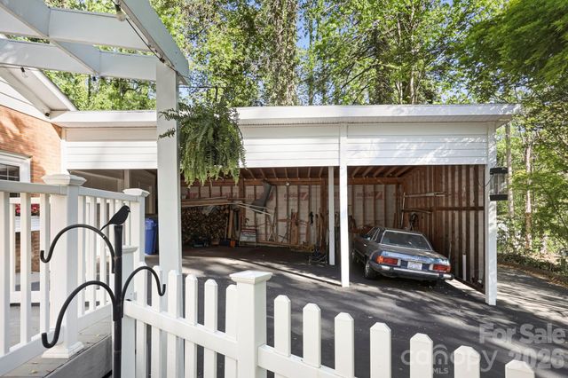 121 Wells Street, Hendersonville, NC 28739