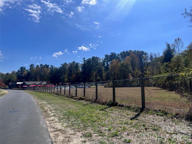 121 Wells Street, Hendersonville, NC 28739