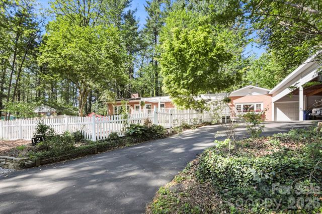 121 Wells Street, Hendersonville, NC 28739