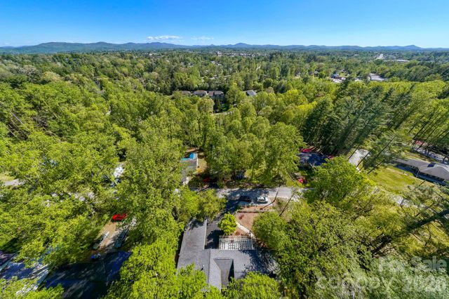 121 Wells Street, Hendersonville, NC 28739