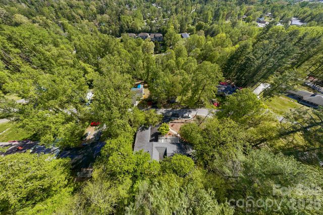 121 Wells Street, Hendersonville, NC 28739