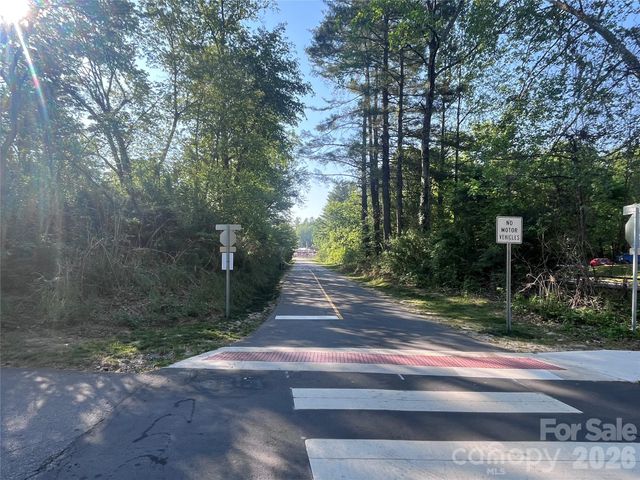 121 Wells Street, Hendersonville, NC 28739