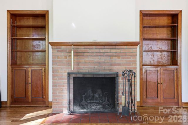 121 Wells Street, Hendersonville, NC 28739