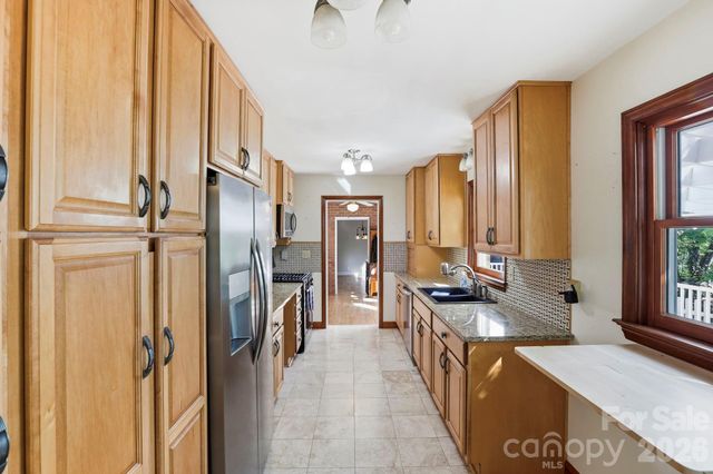 121 Wells Street, Hendersonville, NC 28739