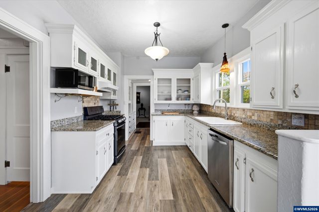 990 5th St NE, Salem, OR 97301