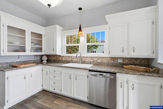 990 5th St NE, Salem, OR 97301