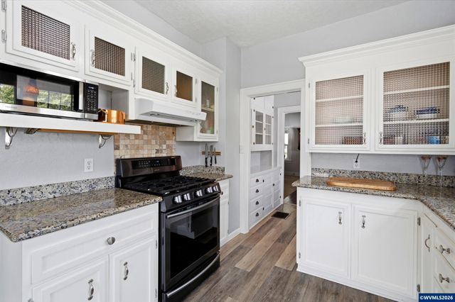 990 5th St NE, Salem, OR 97301
