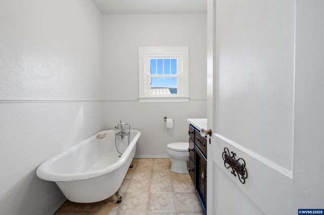 990 5th St NE, Salem, OR 97301