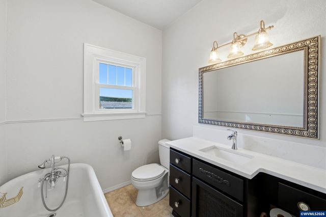 990 5th St NE, Salem, OR 97301