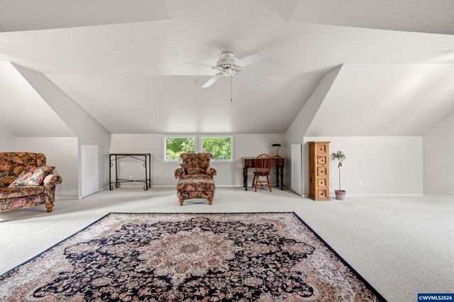 990 5th St NE, Salem, OR 97301